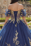 Robe de bal bleu marine dénudée avec des appliques