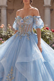 Robe de bal corset bleu ciel à fleurs dénudée