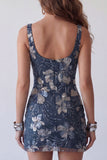 Robe cocktail courte et serrée bleu marine à perles fleuries épaisses