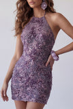 Robe cocktail courte courte et moulante aux fleurs perlées violettes scintillantes