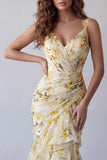Robe formelle à bretelles florales jaune clair à bretelles fines en forme de sirène à volants