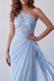 Robe formelle en mousseline appliquetique bleu ciel à une épaule avec serpentin