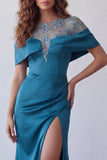 Robe formelle de sirène en satin transparent bleu paon dénudée