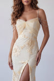 Robe formelle de sirène florale jaune clair avec sangles en chaîne en strass