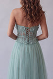 Corset vert bustier Une robe formelle appliquée en tulle à la ligne