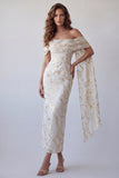 Robe formelle midi à épaule dénudée en champagne avec une cape