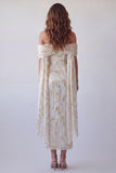 Robe formelle midi à épaule dénudée en champagne avec une cape