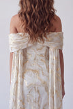 Robe formelle midi à épaule dénudée en champagne avec une cape