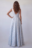 Longue robe formelle longue à fleurs froncées bleu clair en ligne en V