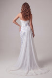 Robe formelle longue à fleurs froncées bleu clair sans bretelles body-out, froncée et écharpe.