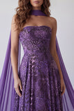 Robe longue formelle courtière en mousseline A Strap violette avec écharpe à col