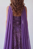 Robe longue formelle courtière en mousseline A Strap violette avec écharpe à col