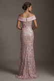 Robe de la mère de la mariée rose scintillante, longue et décollée sur les épaules décollées