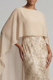 Robe de la mère de la mariée appliquée au champagne avec une cape