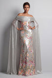 Sirène fleurale en paillettes argentées scintillantes Longue robe de la mariée avec une cape