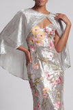 Robe longue de la mère de la mariée en sirène à paillettes argentées à motifs floraux scintillants avec une cape