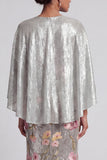 Robe longue de la mère de la mariée en sirène à paillettes argentées à motifs floraux scintillants avec une cape