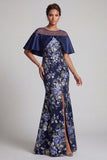 Robe longue de la mère de la mariée perlée de sirène à fleurs bleu marine avec cape