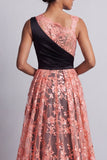 Longue robe de mère de la mariée en forme de melon d’eau et sirène noire avec cape