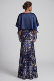 Robe longue de la mère de la mariée en sirène fleurie bleu marine avec une cape