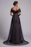 Robe longue de la mère de la mariée en sirène à carreaux noirs avec cape