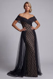 Robe longue de la mère de la mariée en sirène à carreaux noirs avec cape