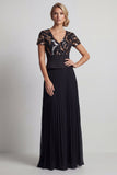 Robe mère de la mariée en chiffon noir scintillant plissée à longues lignes avec manches