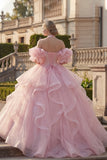 Robe de bal à col nu et blush à volants avec manches bouffantes