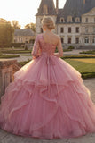 Robe de bal rose à une épaule avec volants et sequins et manche longue