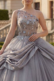 Robe de bal gris clair à une épaule, robe de quinceañera plissée appliquée