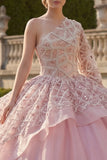 Robe de bal rose, robe quinceañera à perles et volants sur une épaule