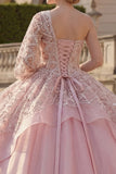 Robe de bal rose, robe quinceañera à perles et volants sur une épaule