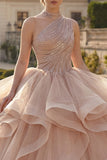 Robe de bal champagne à une épaule perlée de quinceañera avec volants