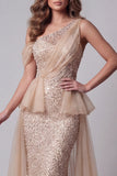 Robe de concours en sirène en paillettes champagne à une épaule avec une cape