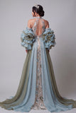 Robe longue de concours longue à fleurs perlées et scintillante au champagne avec une cape