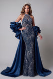 Robe de concours de sirène à volants bleu marine scintillante avec longues perles et cape