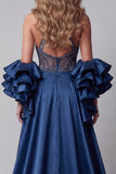 Robe de concours de sirène à volants bleu marine scintillante avec longues perles et cape