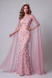Robe longue de concours à col bateau rose scintillante à col en bateau fleuri perlée avec cape