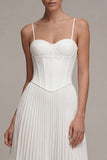 Robe de remise de diplôme à bretelles fines blanches plissées Une robe de remise de diplôme corset midi