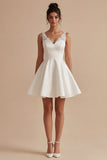 Robe de remise de diplôme blanche courte à col en V avec ligne A et en dentelle