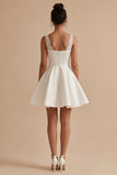 Robe de remise de diplôme blanche courte à col en V avec ligne A et en dentelle