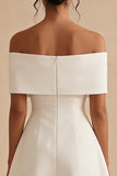 Robe de remise de diplôme courte en satin blanche à épaules décollées avec un nœud