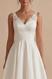 Robe de fiançailles blanche à col en V à col en V avec dentelle