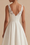 Robe de fiançailles blanche à col en V à col en V avec dentelle