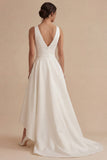 Robe de fiançailles blanche haute basse ligne A à col en V
