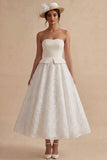 Robe de mariée bohème blanche sans bretelles longues en dentelle florale
