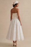 Robe de mariée bohème blanche sans bretelles longues en dentelle florale