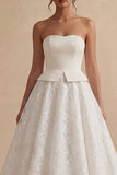 Robe de mariée bohème blanche sans bretelles longues en dentelle florale