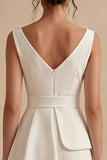 Robe courte blanche à col en V