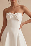Robe de remise de diplôme courte blanche A Line Strapless avec nœud